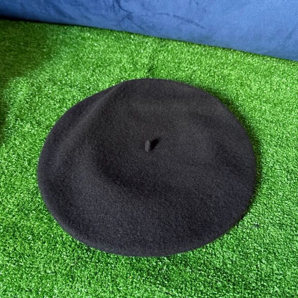 DKNY Women’s Black Felt Beret Tam Boho Hat OS w/ White Contrast Signature Bow - Picture 7 of 10